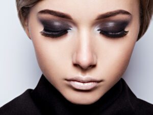 How to Achieve Beautiful Smokey Eyes Makeup