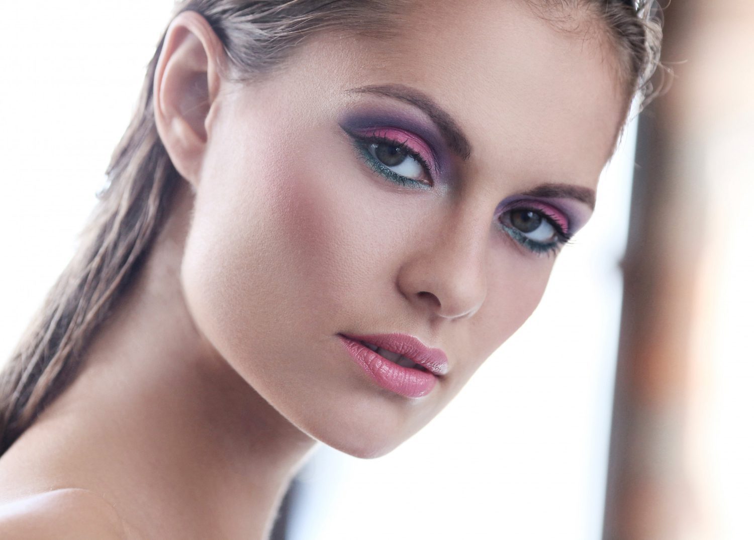 How to Achieve Beautiful Smokey Eyes Makeup: Step-by-Step Guide 1 woman natural makeup commercial with pink eyeshadow